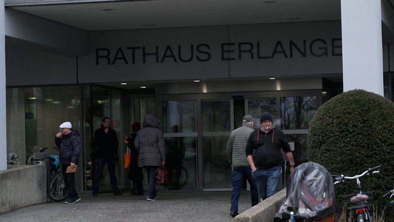 Die schwarz-rote Zusammenarbeit im Erlanger Rathaus ist zu Ende - aufgekündigt von der CSU. | Bild: BR 2025 Die schwarz-rote Zusammenarbeit im Erlanger Rathaus ist zu Ende - aufgekündigt von der CSU.