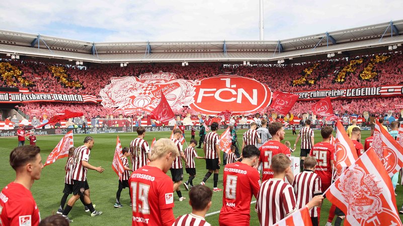 1. FC Nürnberg: Choreo zum 125. | Bild: picture-alliance/dpa 1. FC Nürnberg: Choreo zum 125.