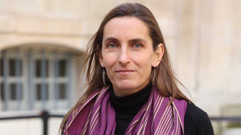 Die französische Schriftstellerin Neige Sinno | Bild: picture alliance / abaca | Domine Jerome/ABACA Die französische Schriftstellerin Neige Sinno