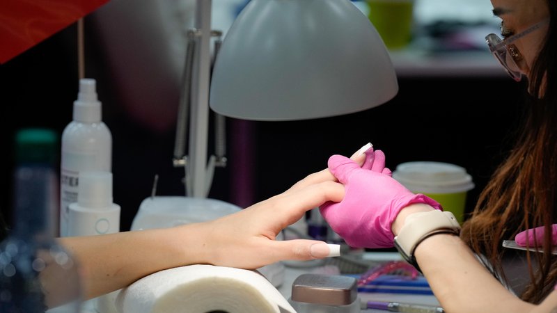Symbolbild: Nagelstudio | Bild: picture alliance / Flashpic | Jens Krick Symbolbild: Nagelstudio