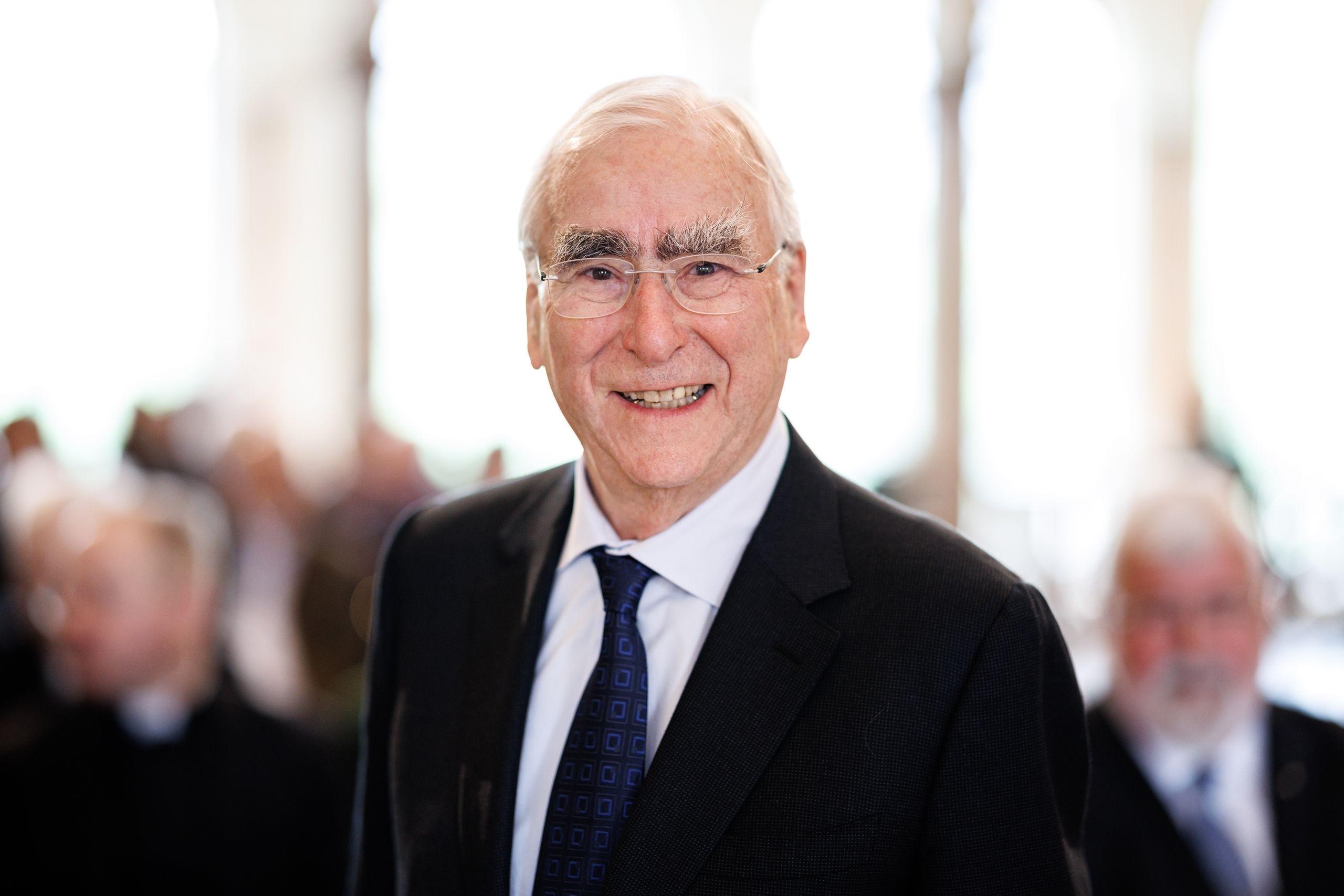 Theo Waigel im Kuppelsaal der Bayerischen Staatskanzlei in München