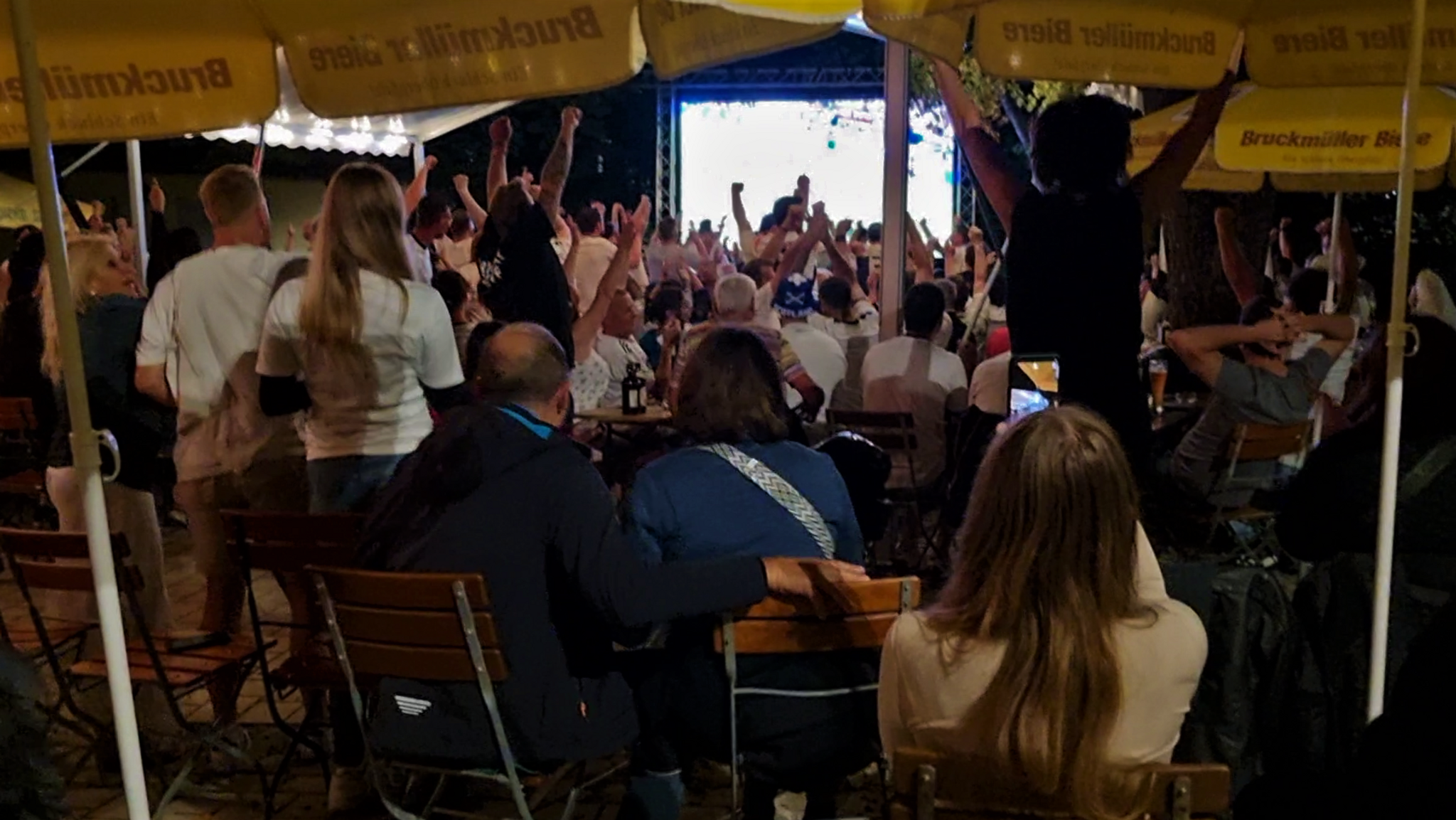 Umfrage unter Fußball-Fans in Schwandorf nach dem EM-Spiel Deutschland gegen die Schweiz.