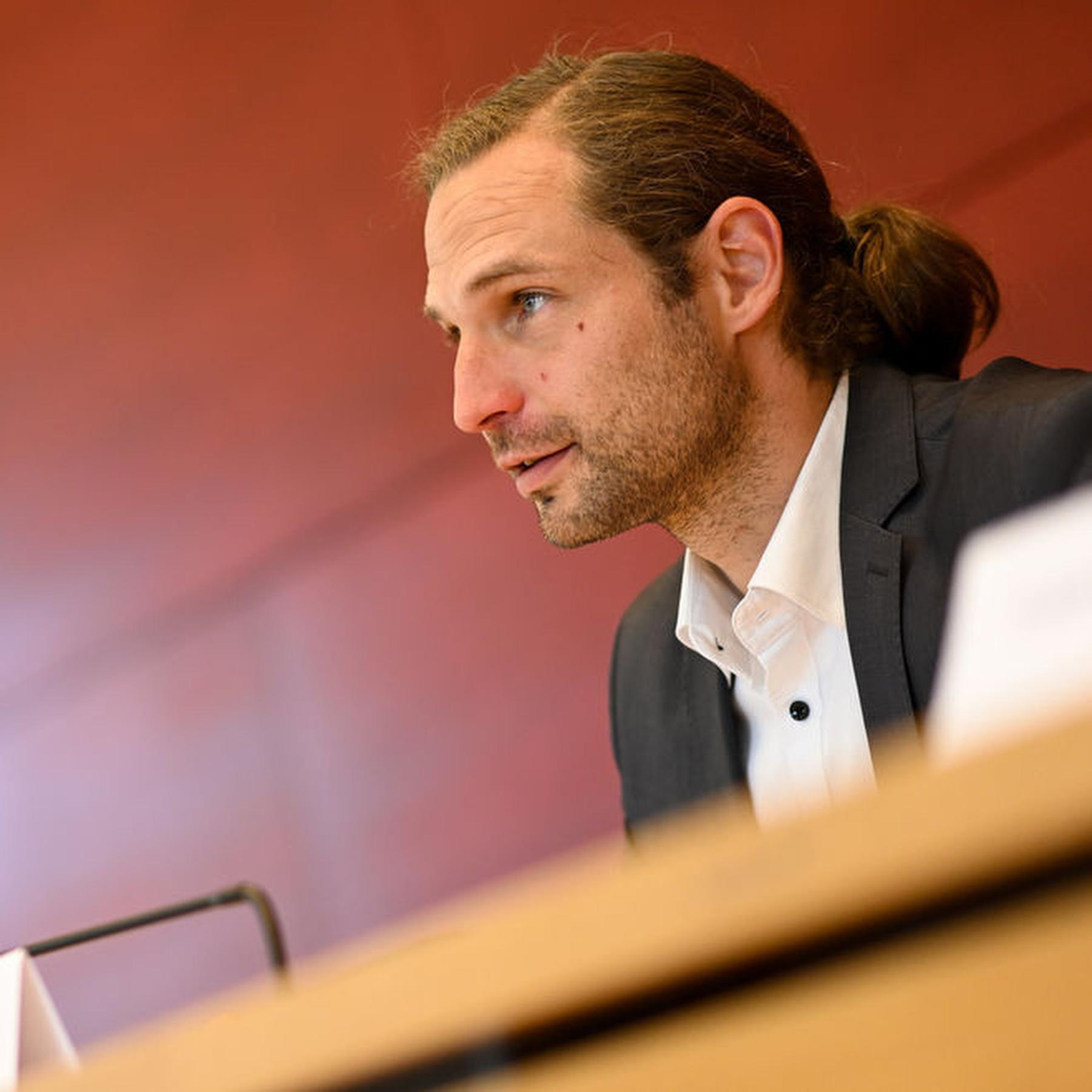 Politik und Hintergrund