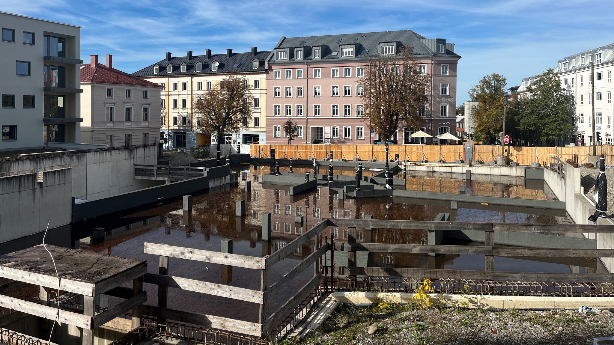 Die Dauerbaustelle in Kemten, genannt "Das große Loch"