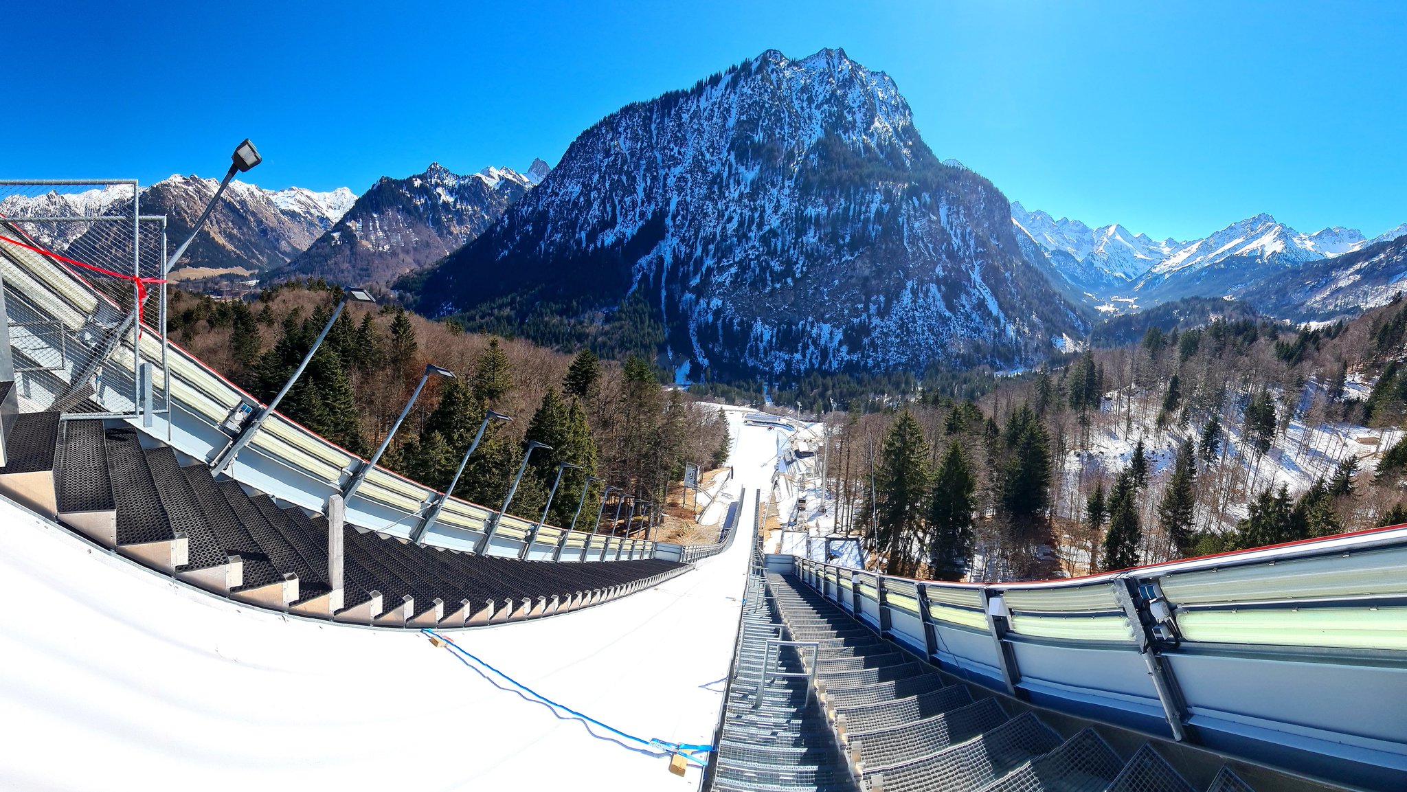 Blick von der Heini-Klopfer-Schanze ins Stillachtal