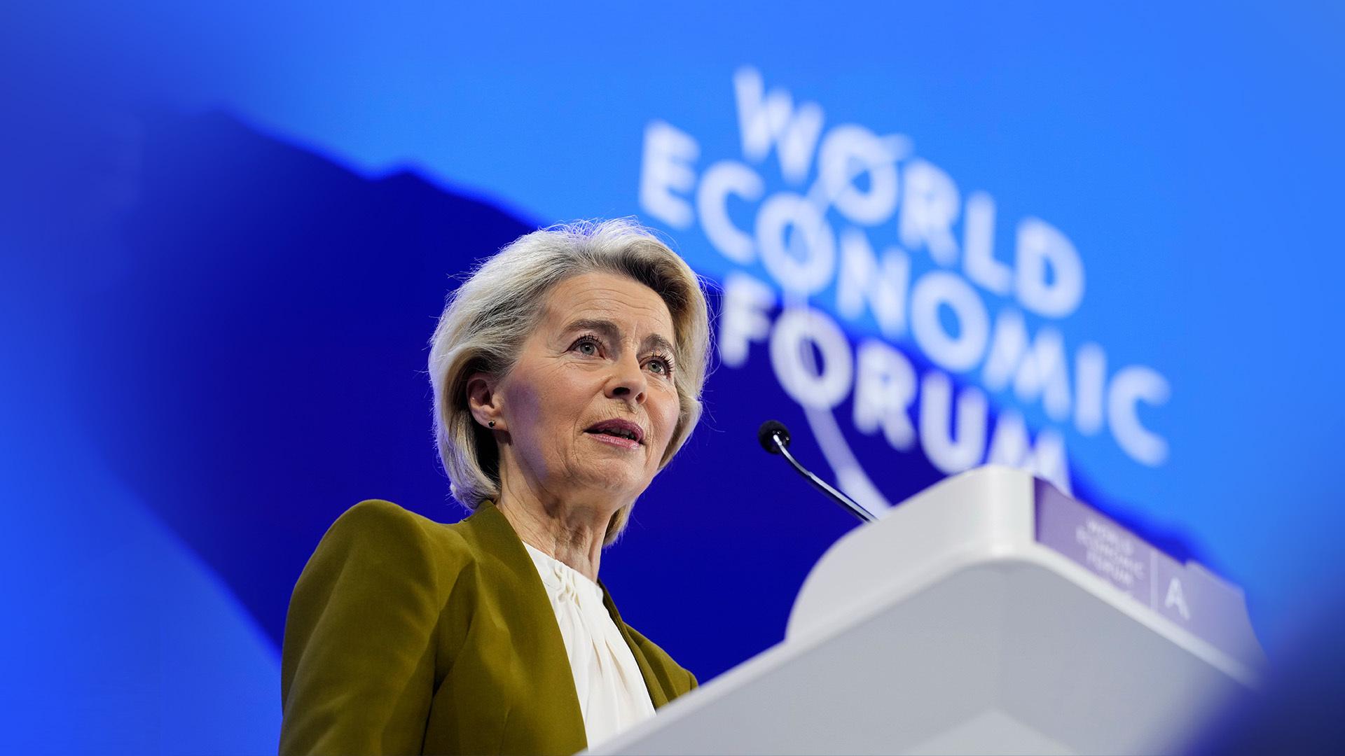 Das Weltwirtschaftsforum läuft - die Schlagzeilen bestimmt aber jemand, der erst morgen erwartet wird — Donald Trump.