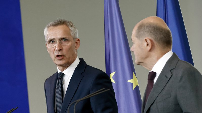 NATO-Generalsekretär Jens Stoltenberg (links), Bundeskanzler Olaf Scholz