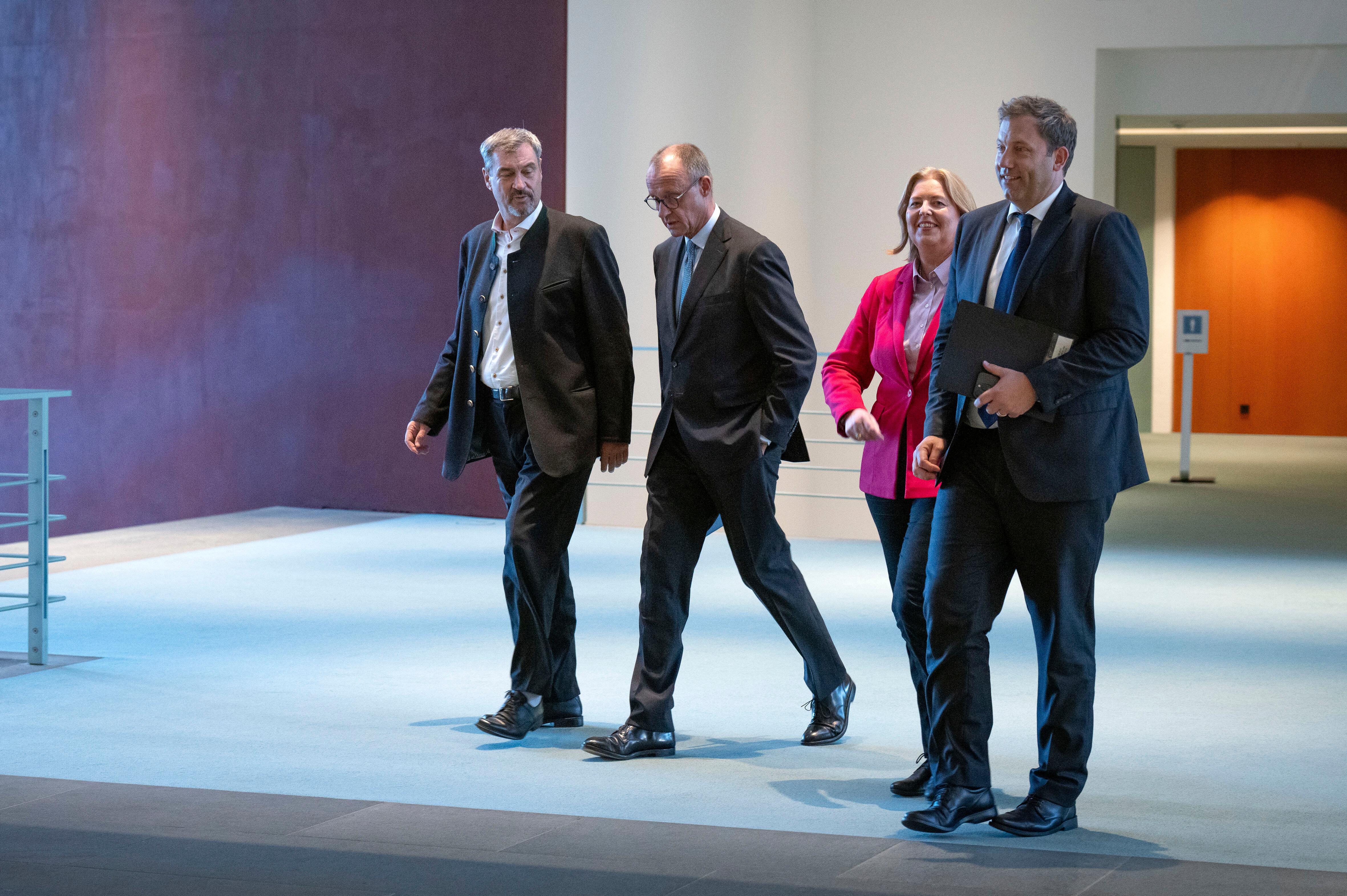 Söder, Merz, Bas und Klingbeil bei einer Pressekonferenz nach der Sitzung des Koalitionsausschusses von Union und SPD im Kanzleramt.
