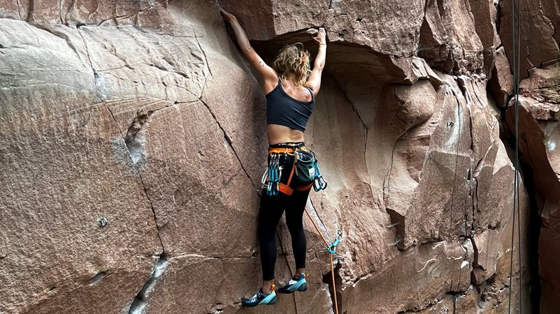 Der Steinbruch in Bessenbach: Beliebtes Ziel für Kletterbegeisterte | Bild: BR/Barbara Ecke Der Steinbruch in Bessenbach: Beliebtes Ziel für Kletterbegeisterte