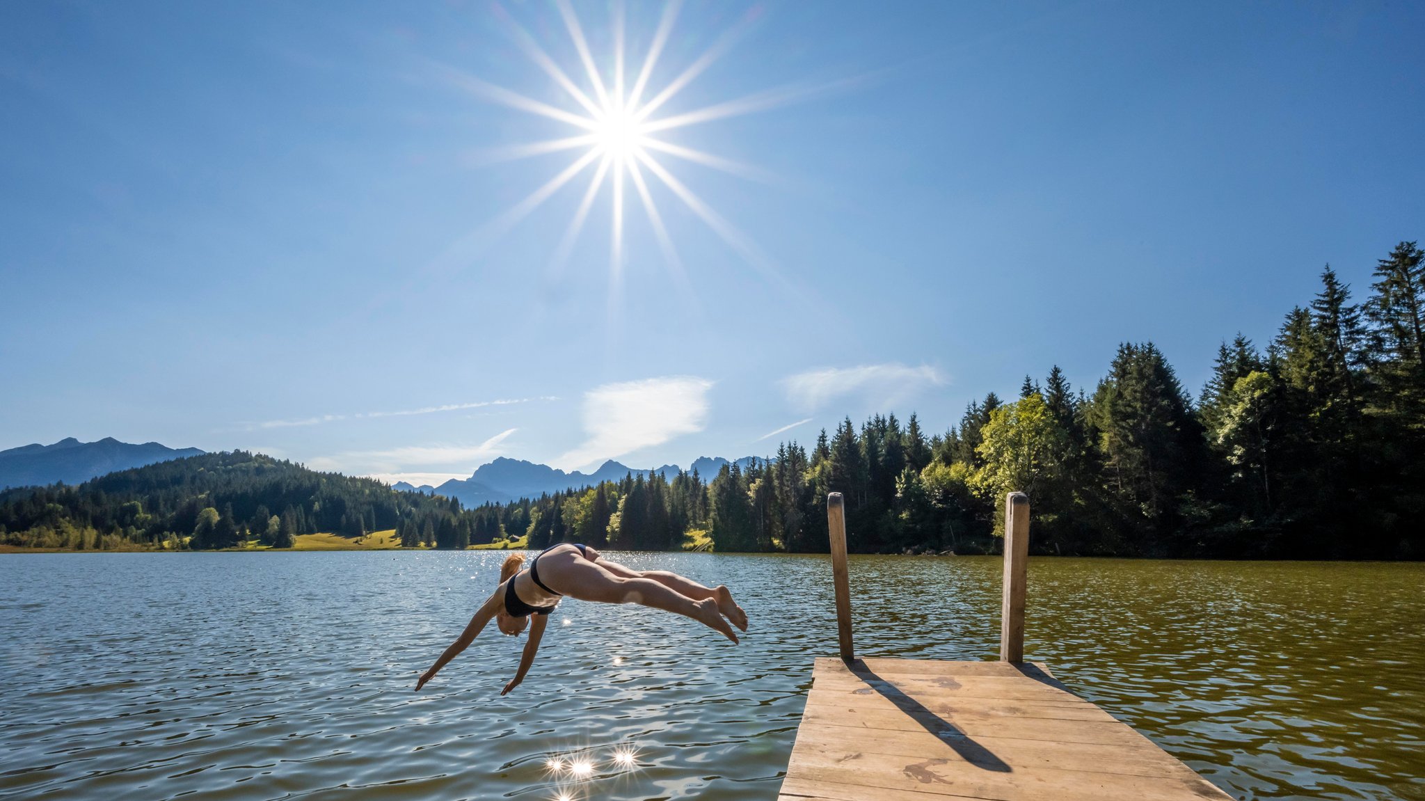 (Symbolbild) Die letzte Augustwoche bringt hochsommerliche Temperaturen nach Bayern.