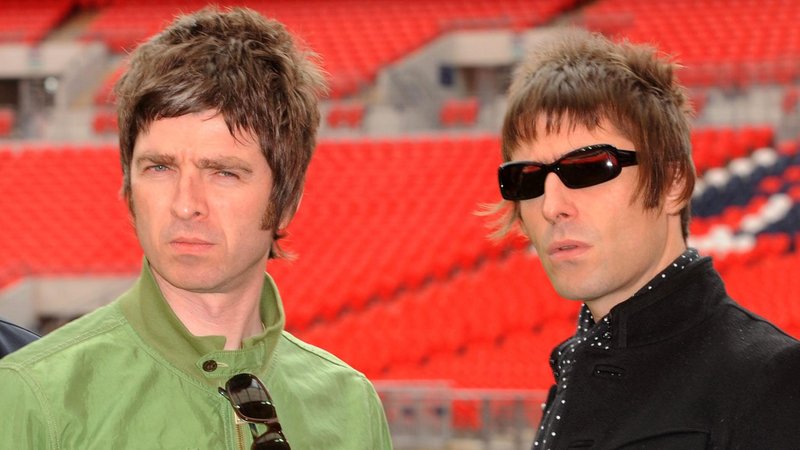 Die britischen Musiker Noel und Liam Gallagher | Bild: picture alliance / empics | Zak Hussein Die britischen Musiker Noel und Liam Gallagher