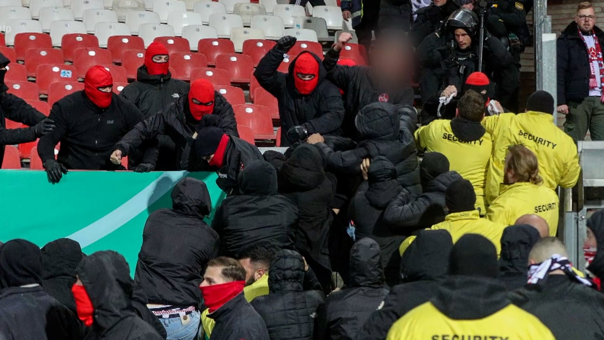 Schlägerei im Max-Morlock-Stadion.