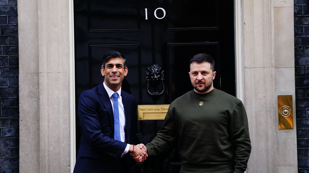 Selenskyj und Sunak vor der Downing Street 10
