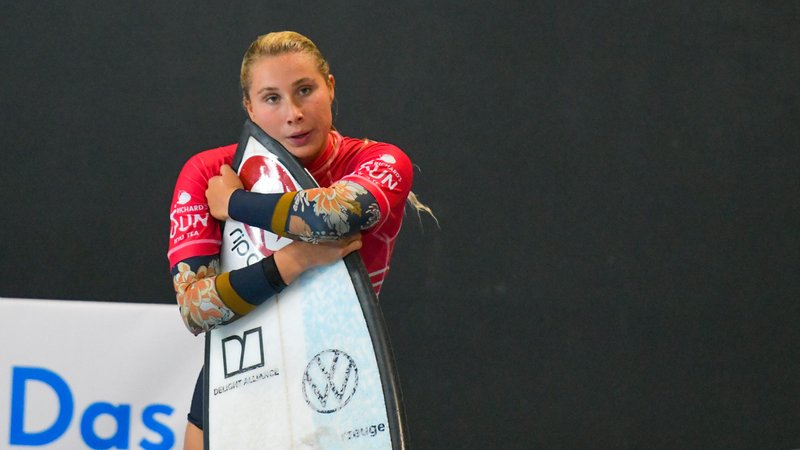 Surferin Janina Zeitler | Bild: picture-alliance/dpa Surferin Janina Zeitler