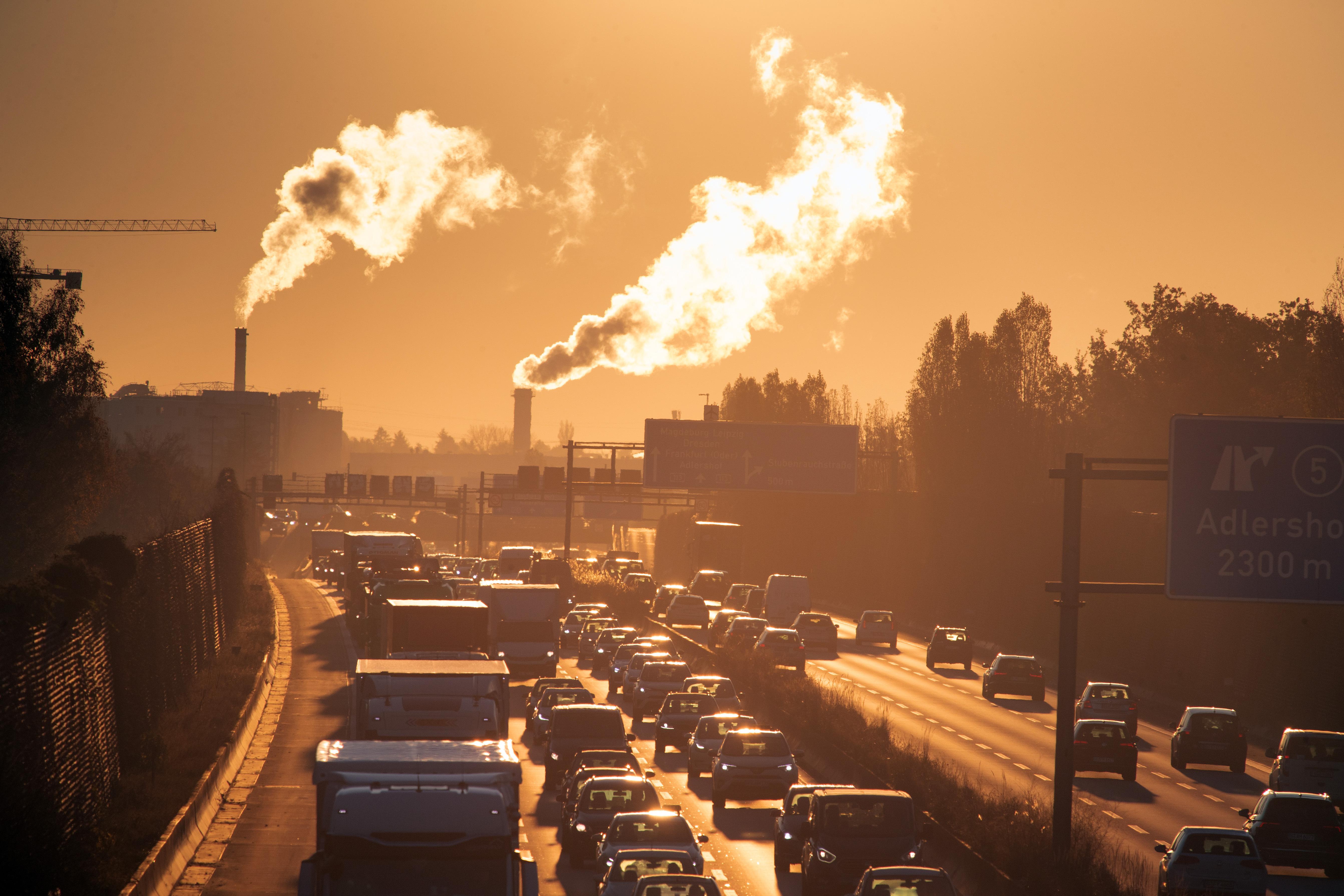  Archivbild: Stau am Morgen auf der A113 in Berlin