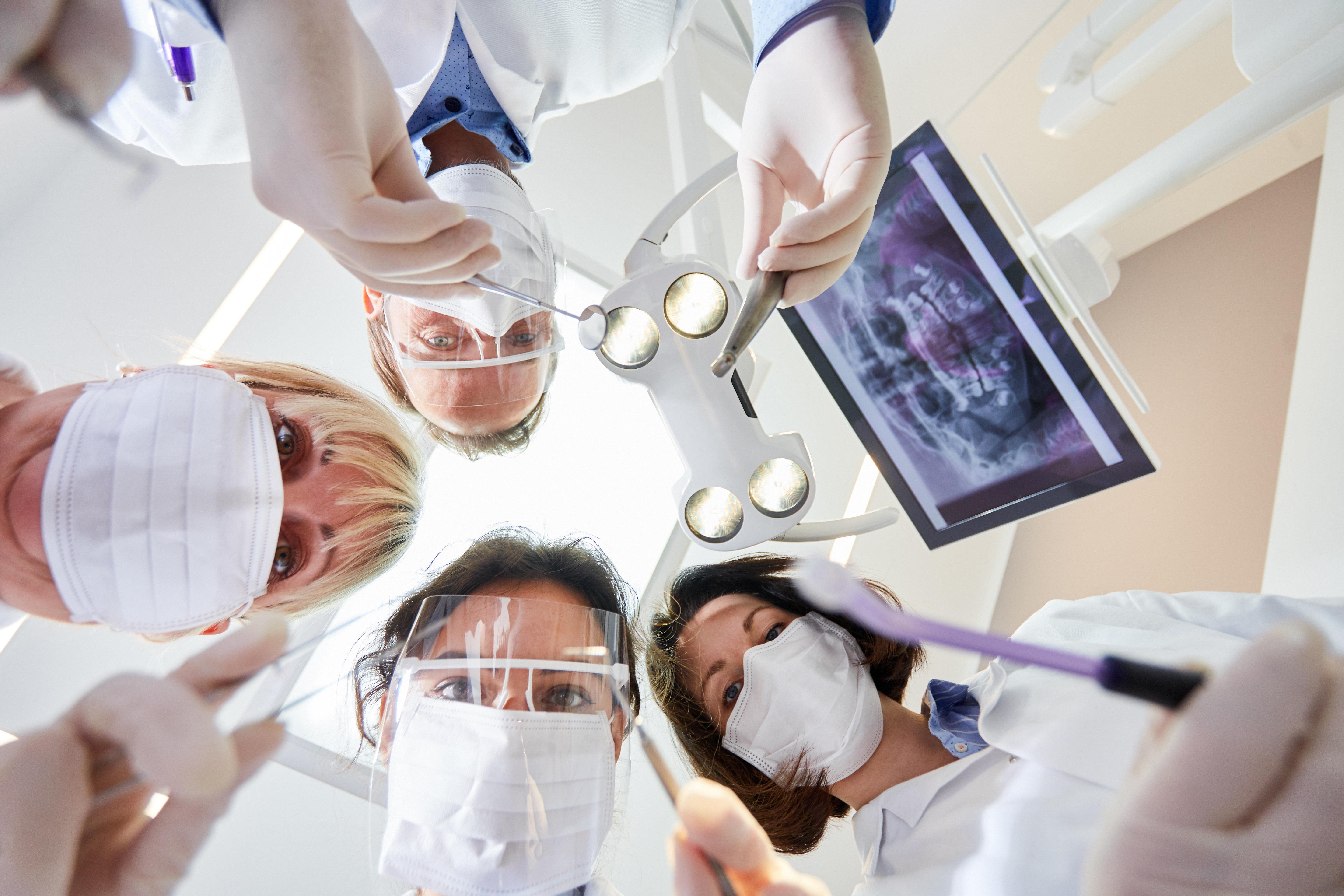 Bonus Zahnersatz Corona  . Die Bkk Mobil Oil Beteiligt Sich In Form Sogenannter Befundbezogener Festzuschüsse An Den Kosten Für Zahnersatz.