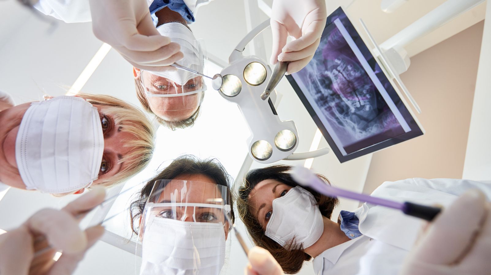 Bonus Zahnersatz Corona . Die Bkk Mobil Oil Beteiligt Sich In Form Sogenannter Befundbezogener Festzuschüsse An Den Kosten Für Zahnersatz.