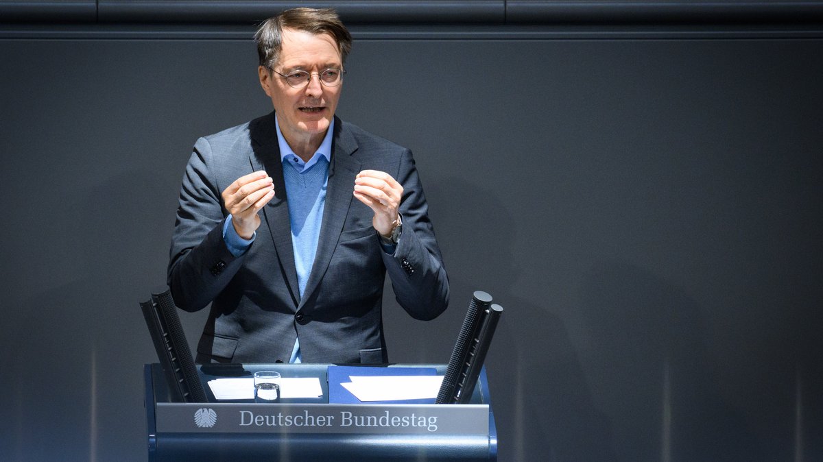 Lauterbach: Anstieg der Pflegekosten soll gestoppt werden