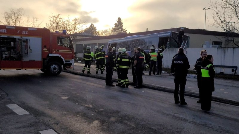 Einsatzkräfte vor Ort in München-Trudering. | Bild: BR Einsatzkräfte vor Ort in München-Trudering.