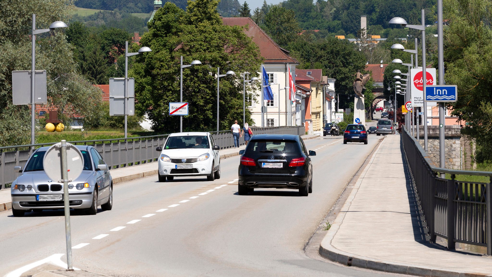 Die Innbrücke zwischen Braunau am Inn in Österreich und Simbach am Inn in Bayern