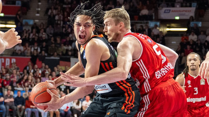 Spielszene FC Bayern Basketball - ratiopharm Ulm | Bild: picture-alliance/dpa Spielszene FC Bayern Basketball - ratiopharm Ulm
