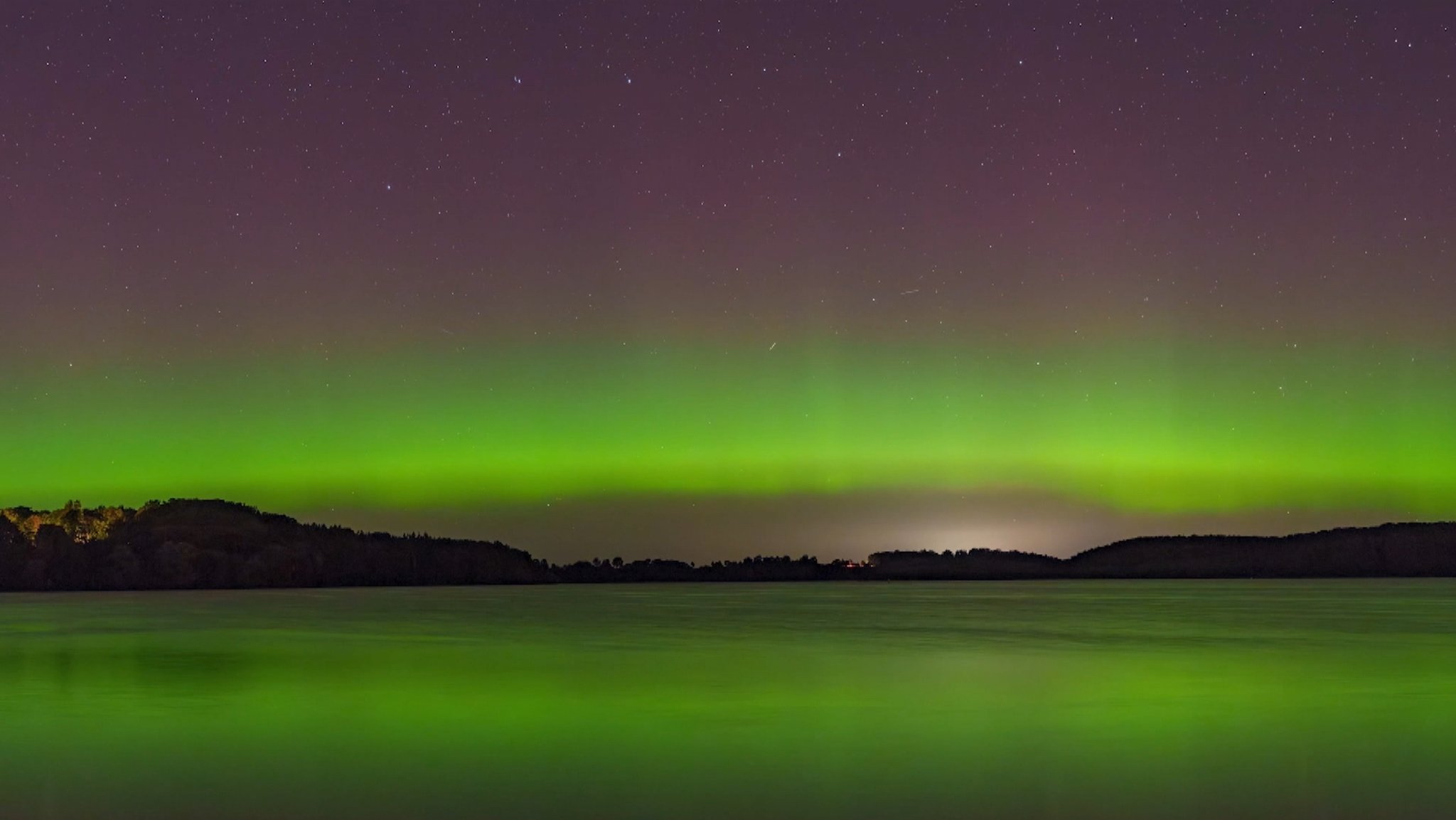 Polarlichter über einem See