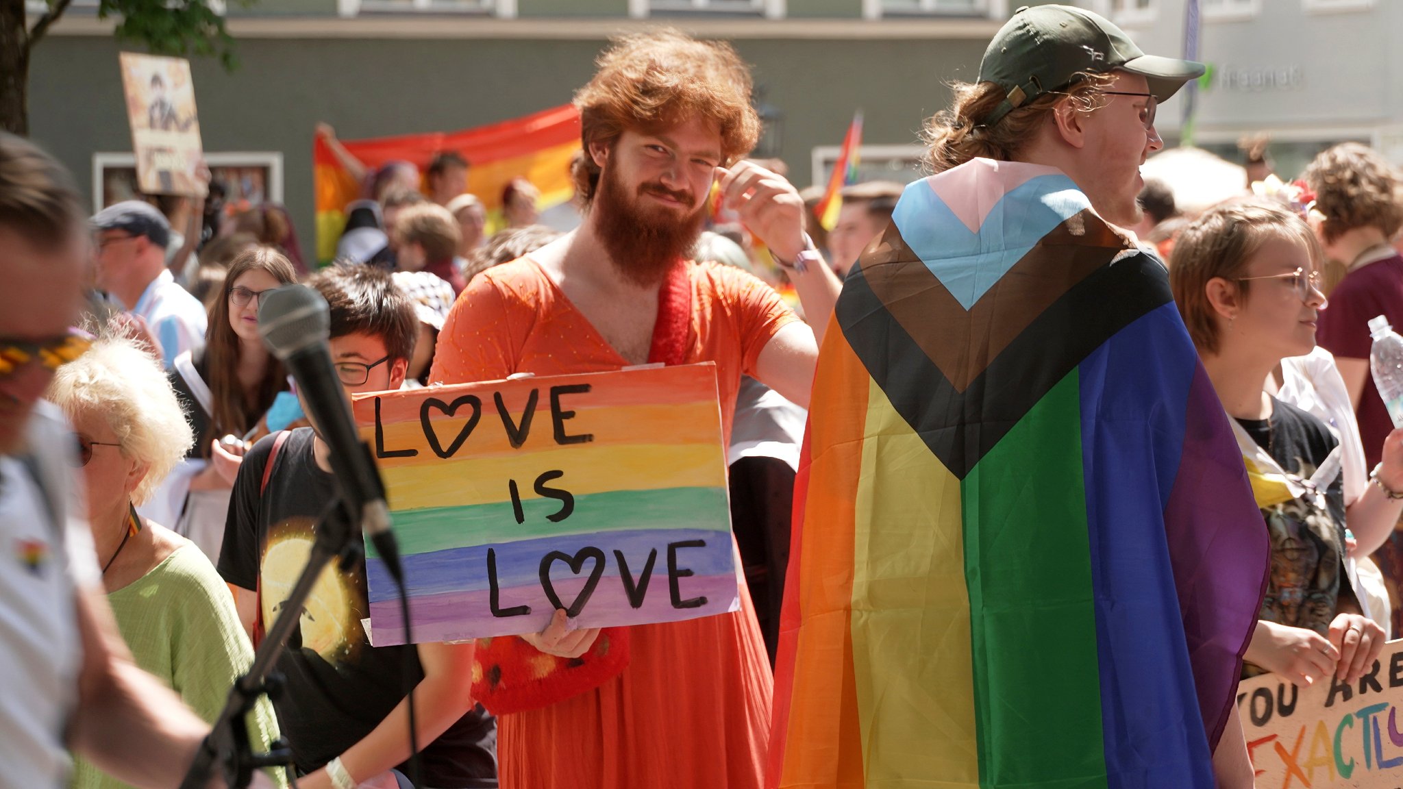 Parade zum ersten Christopher Street Day in Landsberg