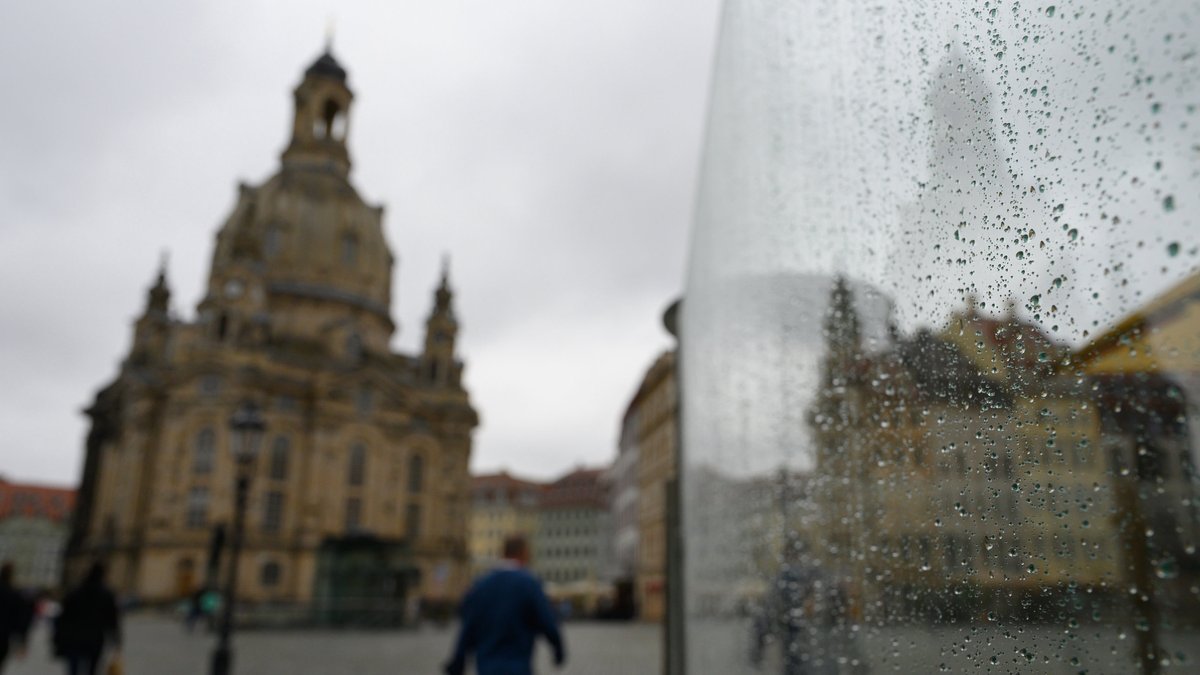 Mahnwache und Menschenkette: Dresden erinnert an Weltkriegsopfer