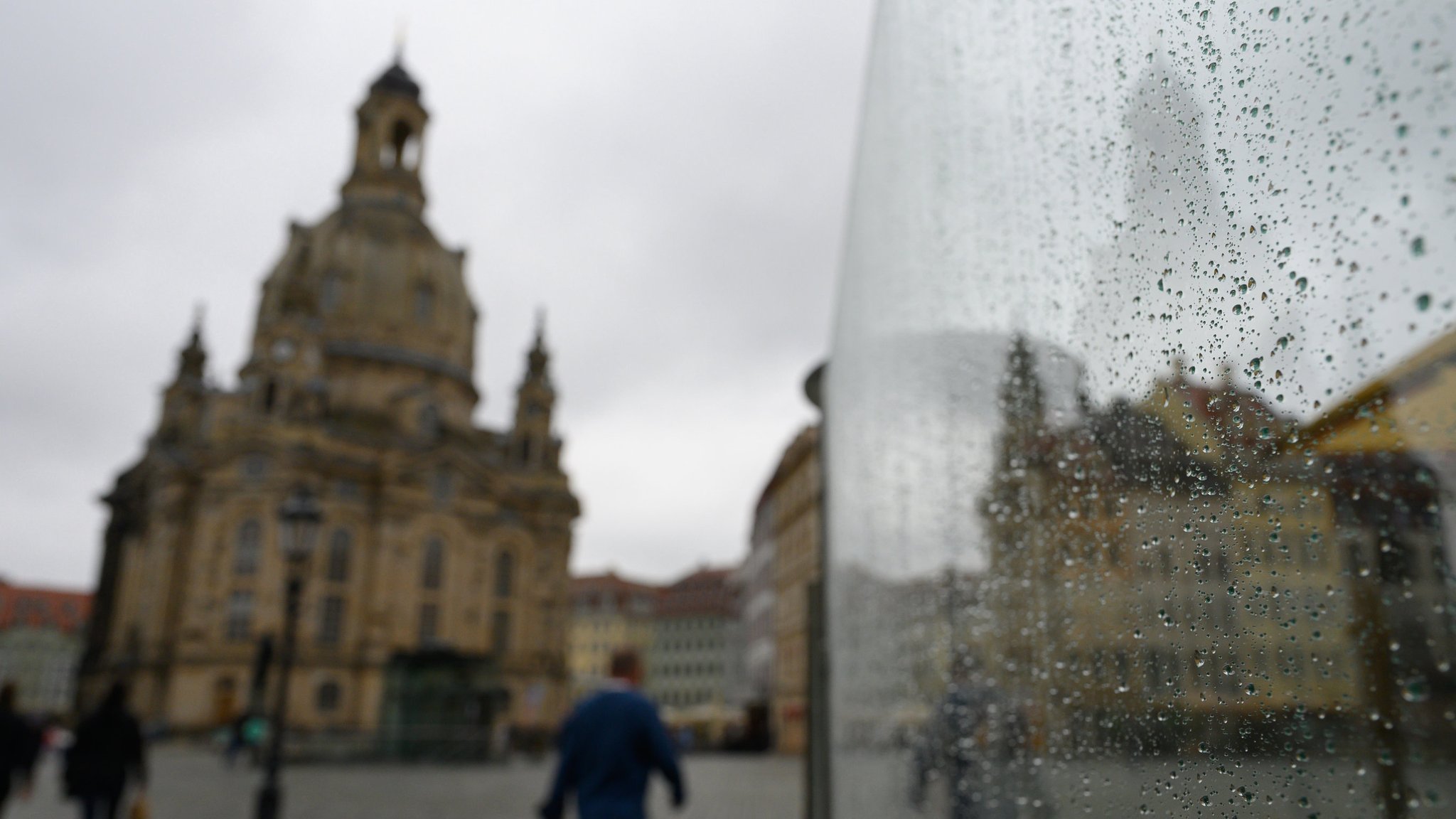 Blick auf den Dresdner Neumarkt mit der Frauenkirche im Hintergrund.