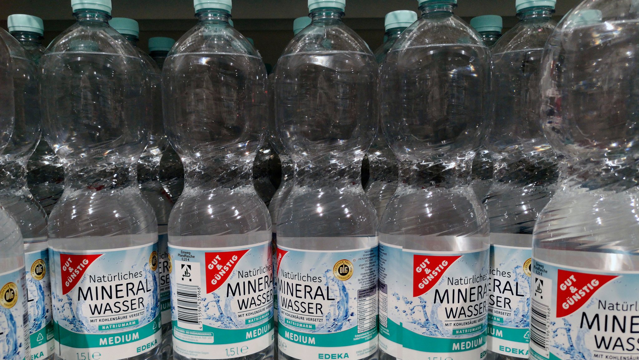 Mineralwasser-Rückruf bei Edeka, Marktkauf und Netto