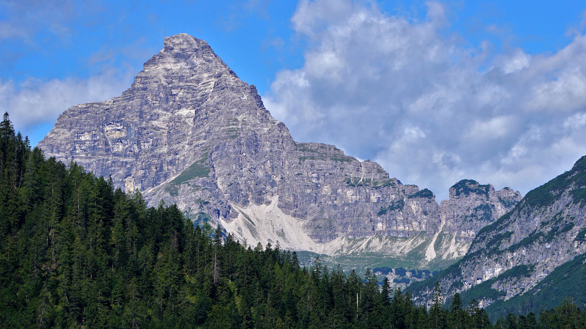 Gipfelaufbau des Hochvogel in den Allgäuer Alpen