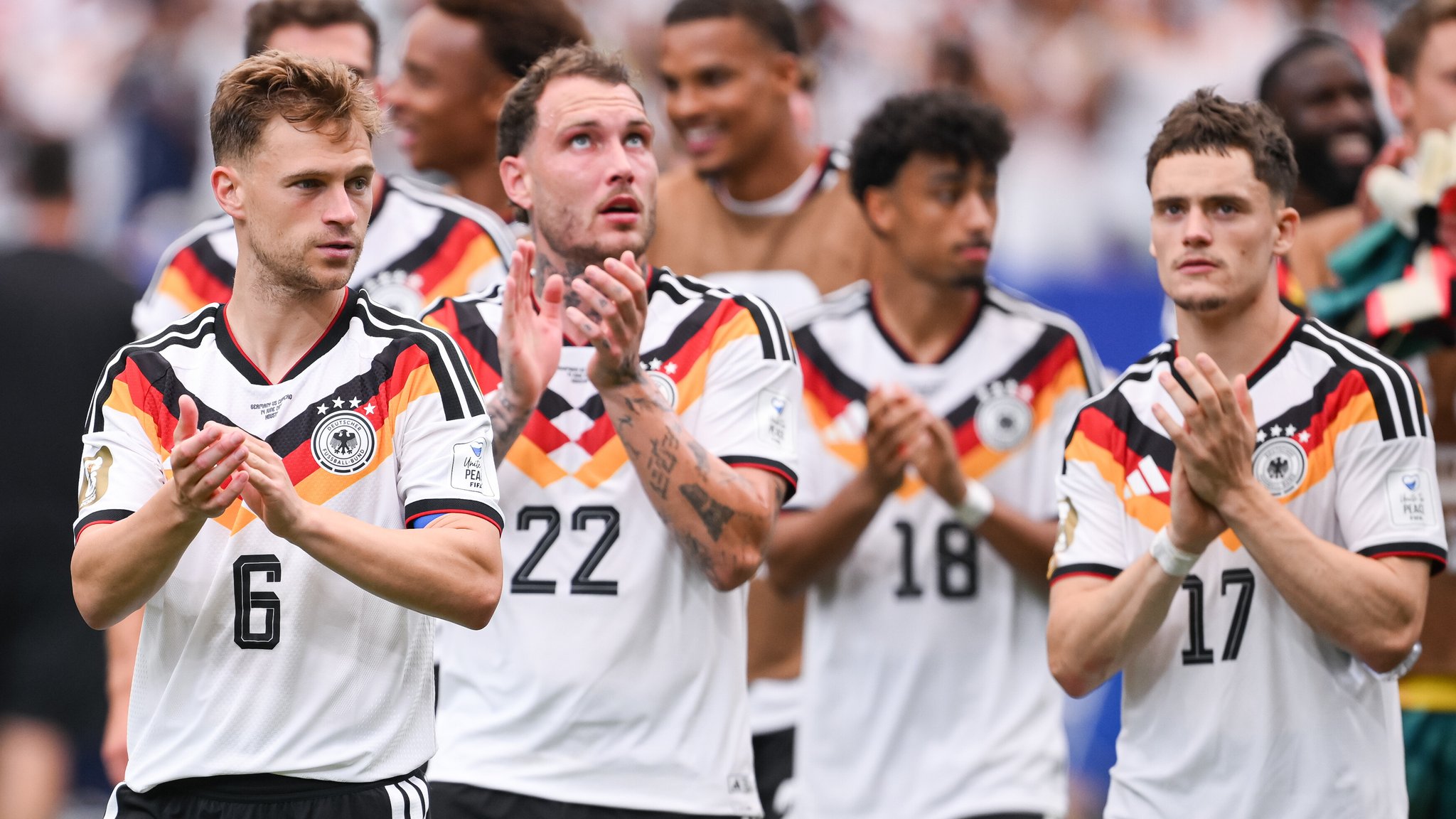 David Raum (Mitte) gilt als ein waschechter Teamplayer | Bild: picture alliance / Pressefoto Ulmer | Markus Ulmer David Raum (Mitte) gilt als ein waschechter Teamplayer