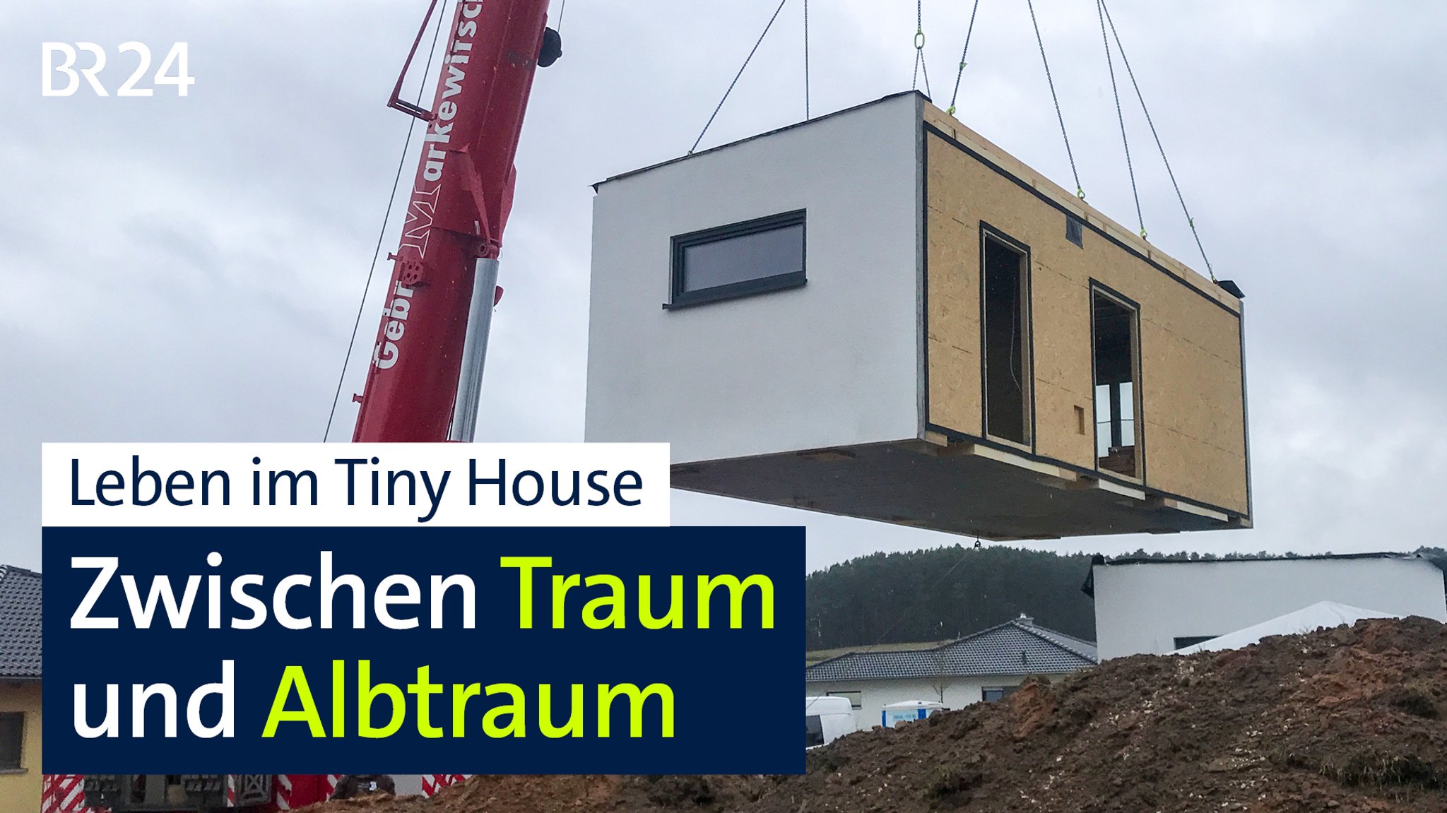 Ein Tiny House wird aufgestellt