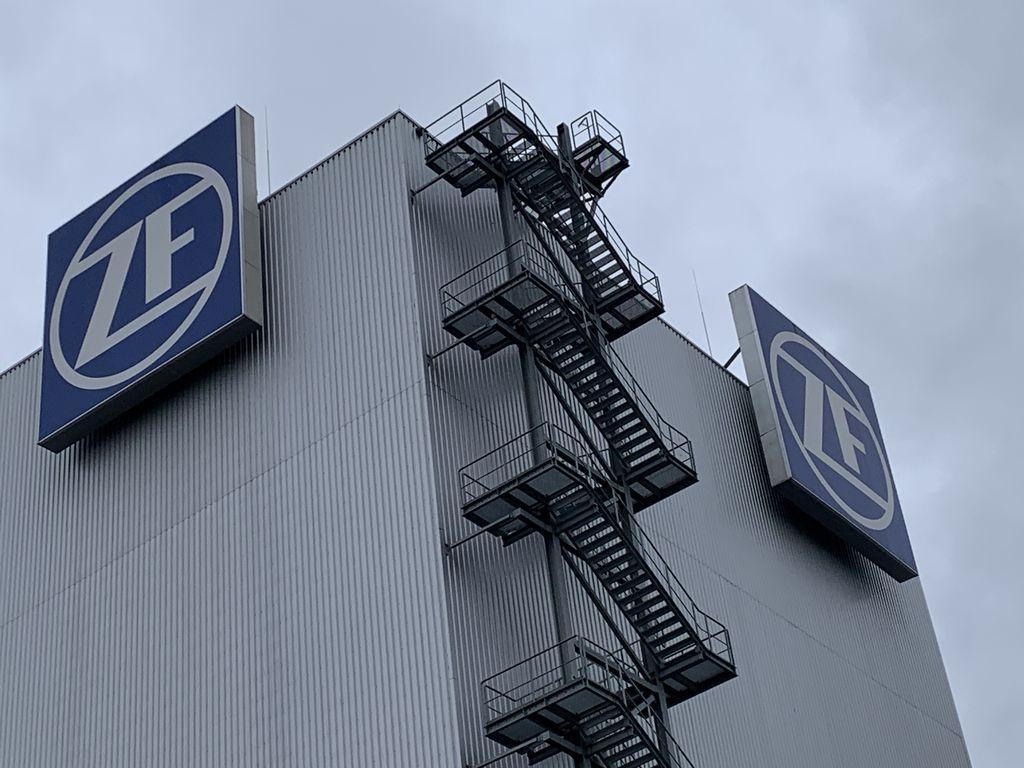 28.01.2025, SchweinfuFast 1.000 Jobs werden bei ZF in Schweinfurt gestrichen.rt - IG Metall Protest bei ZF Aftermarket.