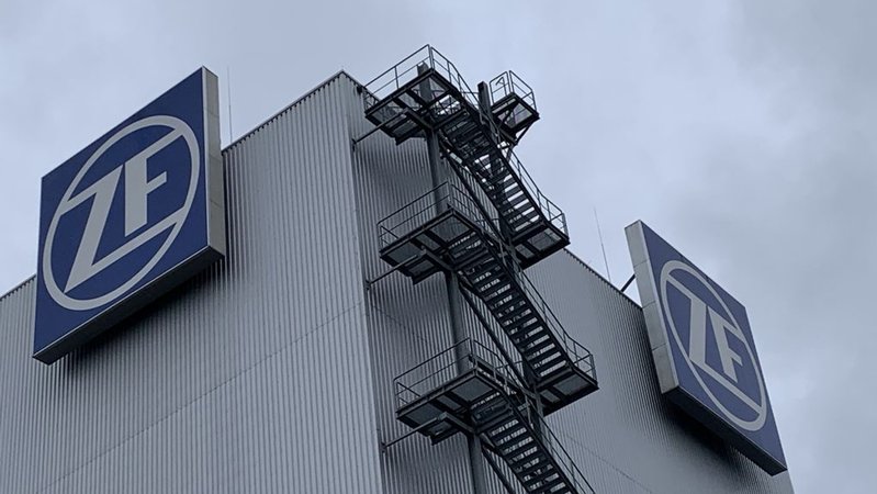 28.01.2025, SchweinfuFast 1.000 Jobs werden bei ZF in Schweinfurt gestrichen.rt - IG Metall Protest bei ZF Aftermarket. | Bild: BR/Norbert Steiche 28.01.2025, SchweinfuFast 1.000 Jobs werden bei ZF in Schweinfurt gestrichen.rt - IG Metall Protest bei ZF Aftermarket.