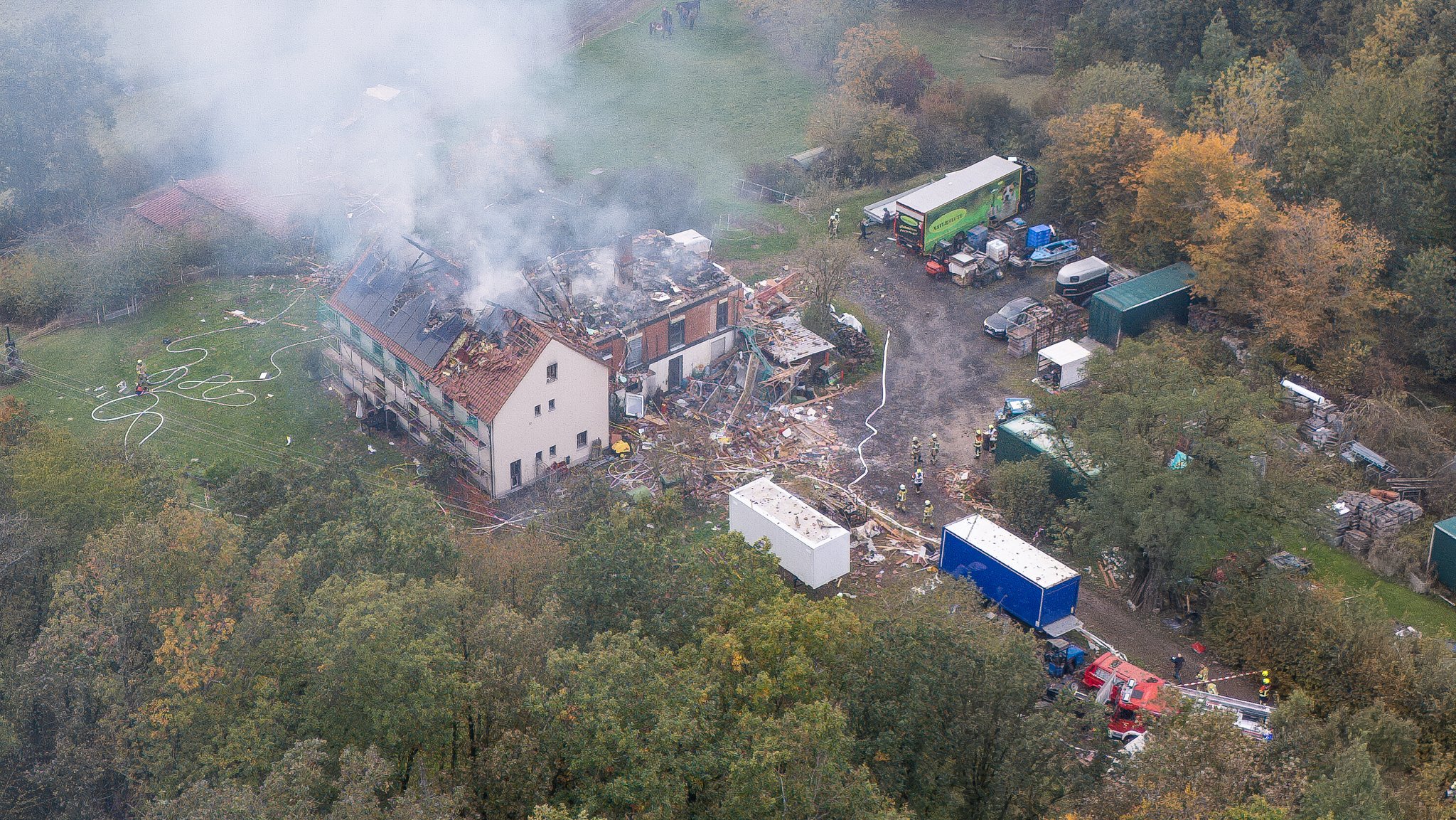 Wohnhausdach bei Explosion weggesprengt