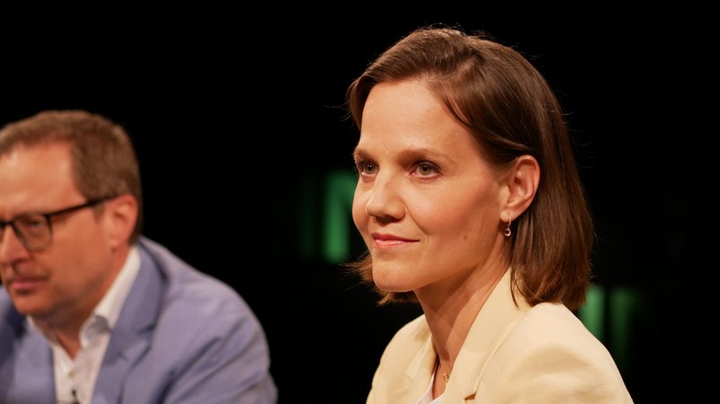 Barbara Metz, Bundesgeschäftsführerin der Deutschen Umwelthilfe, in der Münchner Runde am 6. Mai 2026 | Bild: BR/Sofie Onnasch Barbara Metz, Bundesgeschäftsführerin der Deutschen Umwelthilfe, in der Münchner Runde am 6. Mai 2026