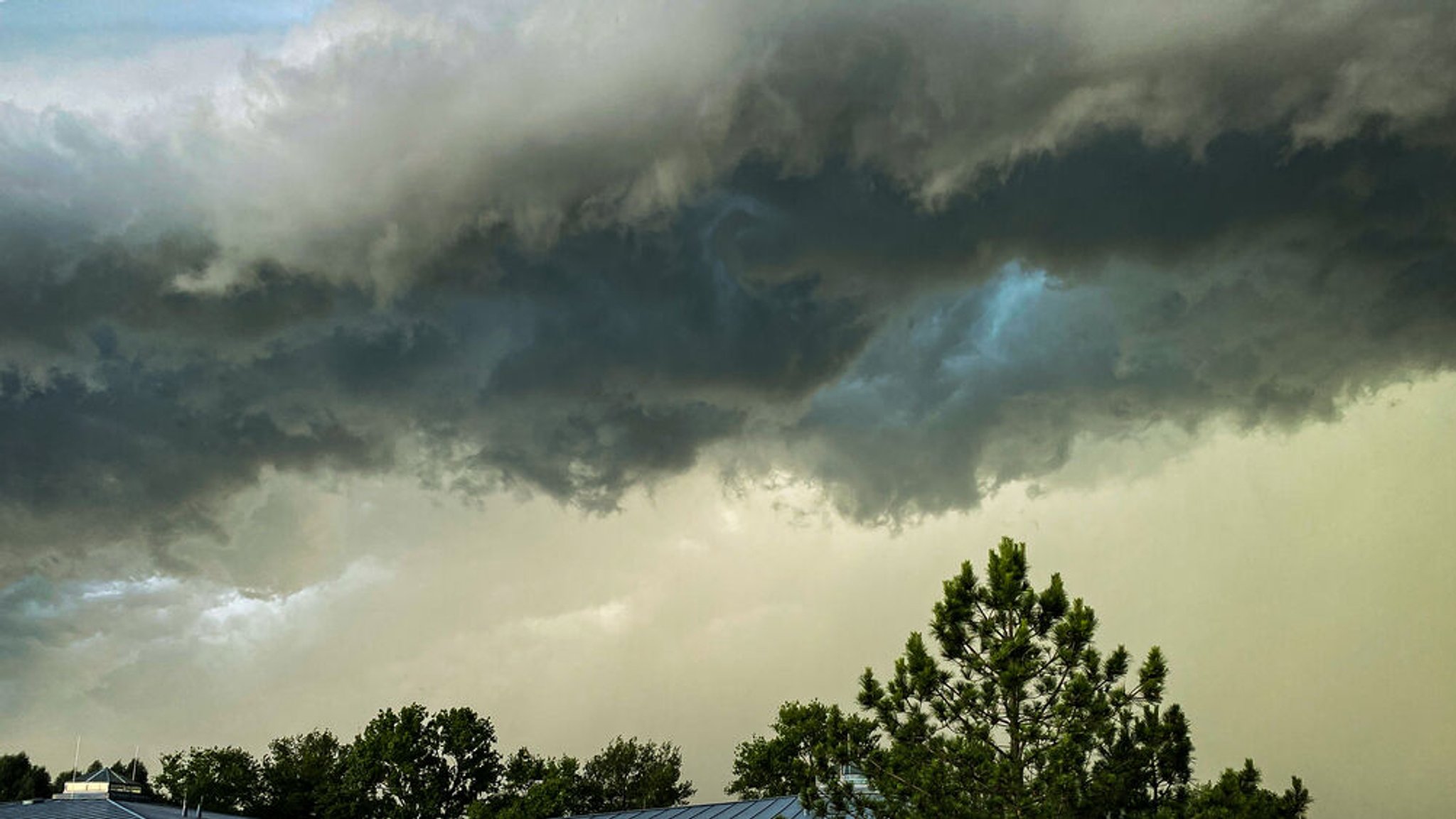 Gewitter ziehen auf: Starkregen und Hagel nachmittags möglich