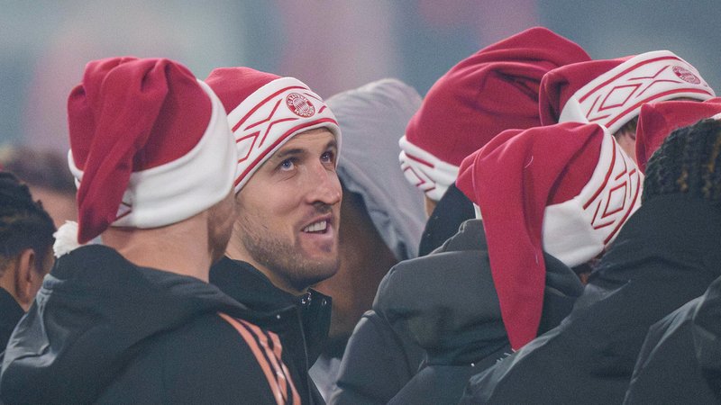 Harry Kane mit Weihnachtsmütze | Bild: picture alliance / Peter Schatz | Peter Schatz Harry Kane mit Weihnachtsmütze