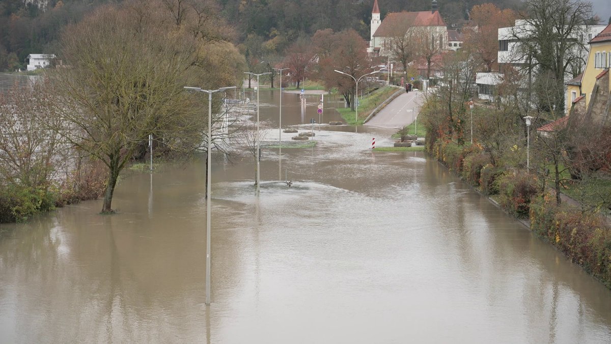 Überschwemmungen am Donauufer von Kelheim