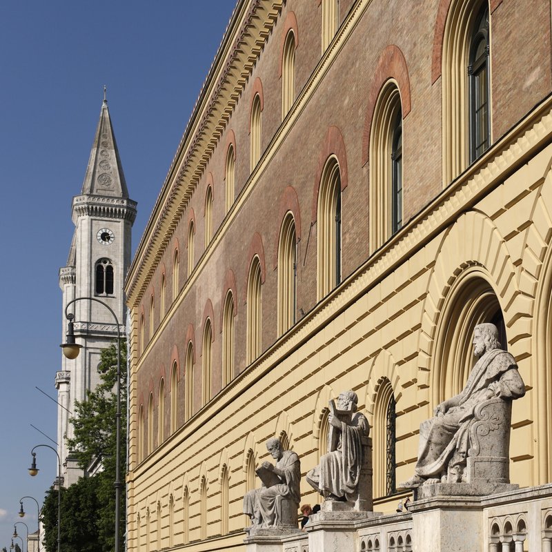 Bayerische Staatsbibliothek - Die Geschichte einer steilen Karriere - radioWissen | BR Podcast