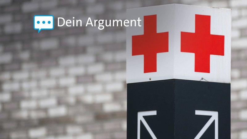 Eine Säule mit einem roten Kreuz weist den Weg zu einer Notaufnahme. | Bild: dpa-Bildfunk/Julian Stratenschulte Eine Säule mit einem roten Kreuz weist den Weg zu einer Notaufnahme.