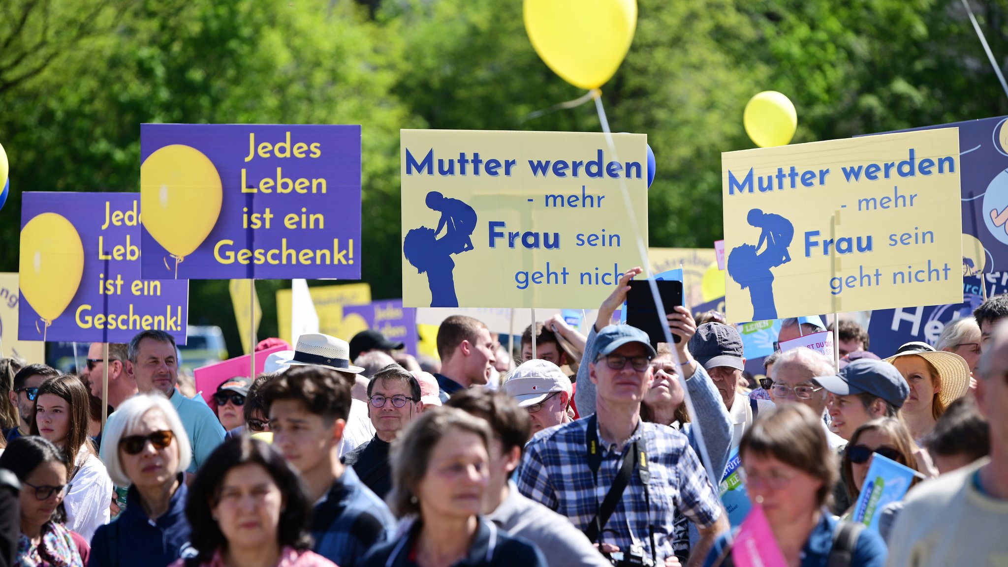 Abtreibungsgegner demonstrierten auch im Dezember 2024 auf dem Königsplatz (Archivbild)