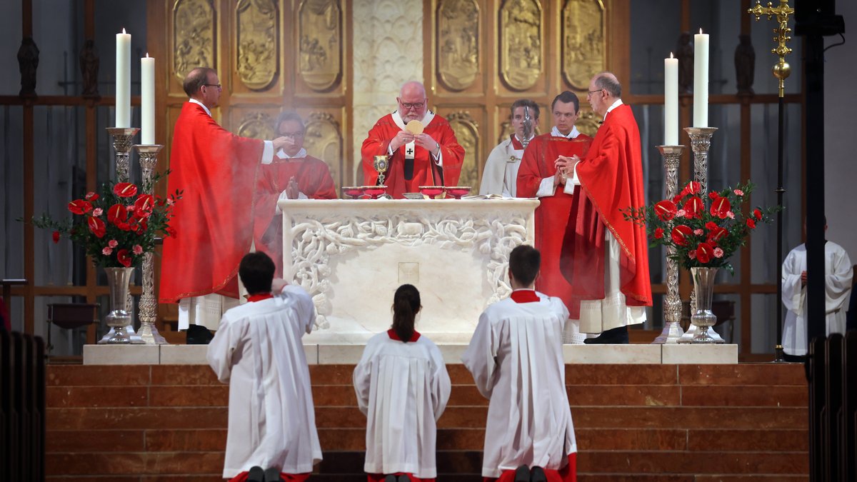 Kardinal Reinhard Marx beim Pfingstgottesdienst im Liebfrauendom