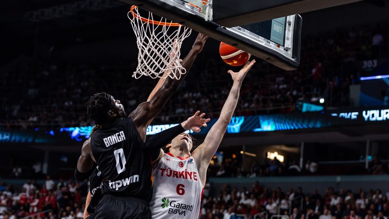Basketball Europameisterschaft 2025: Finale Türkei-Deutschland | Bild: picture alliance / nordphoto GmbH | Trienitz Basketball Europameisterschaft 2025: Finale Türkei-Deutschland