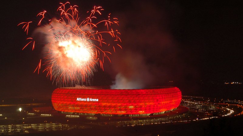 Die Eröffnung der Allianz Arena in München | Bild: picture-alliance / Rolf Kosecki | Rolf Kosecki Die Eröffnung der Allianz Arena in München