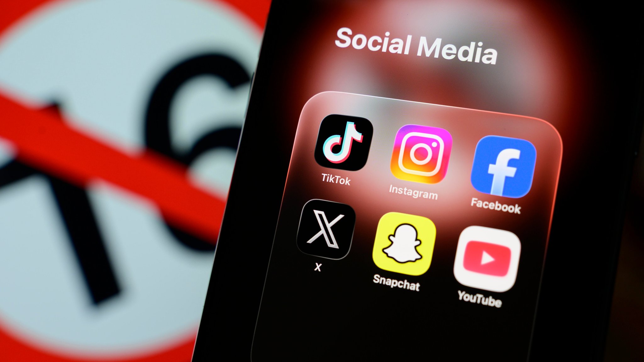 Symbolbild: Social-Media-Plattformen wie TikTok oder Instagram sollen in Großbritannien eine Altersgrenze bekommen.