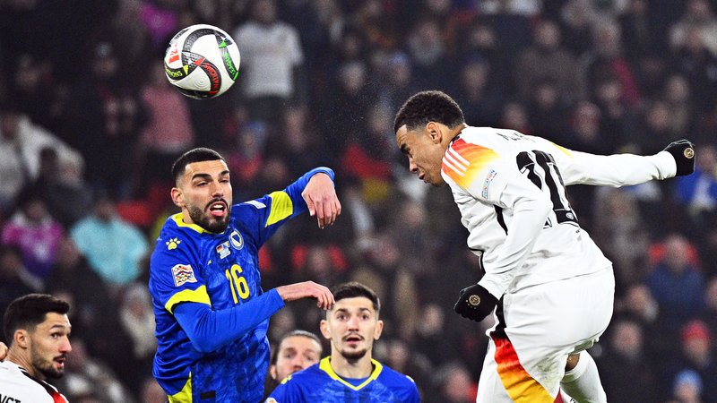 Jamal Musiala trifft per Kopf zum frühen 1:0. | Bild: picture-alliance/dpa Jamal Musiala trifft per Kopf zum frühen 1:0.