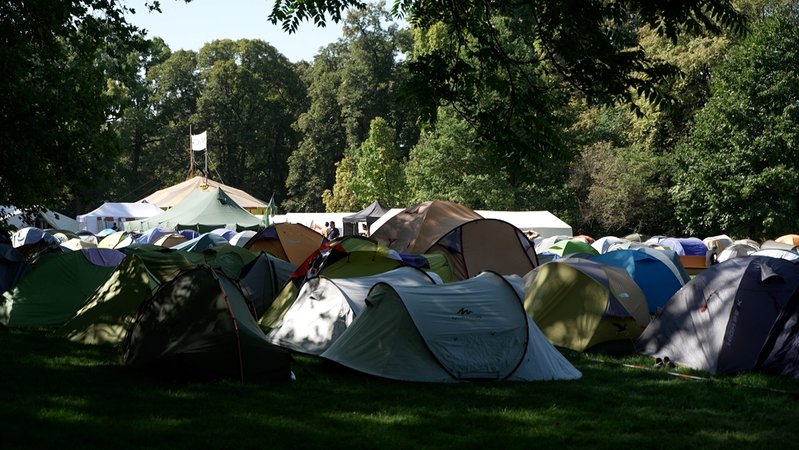 Nach Angaben der Klimaaktivisten zelten derzeit rund 900 Menschen im "Mobilitätswende Camp".