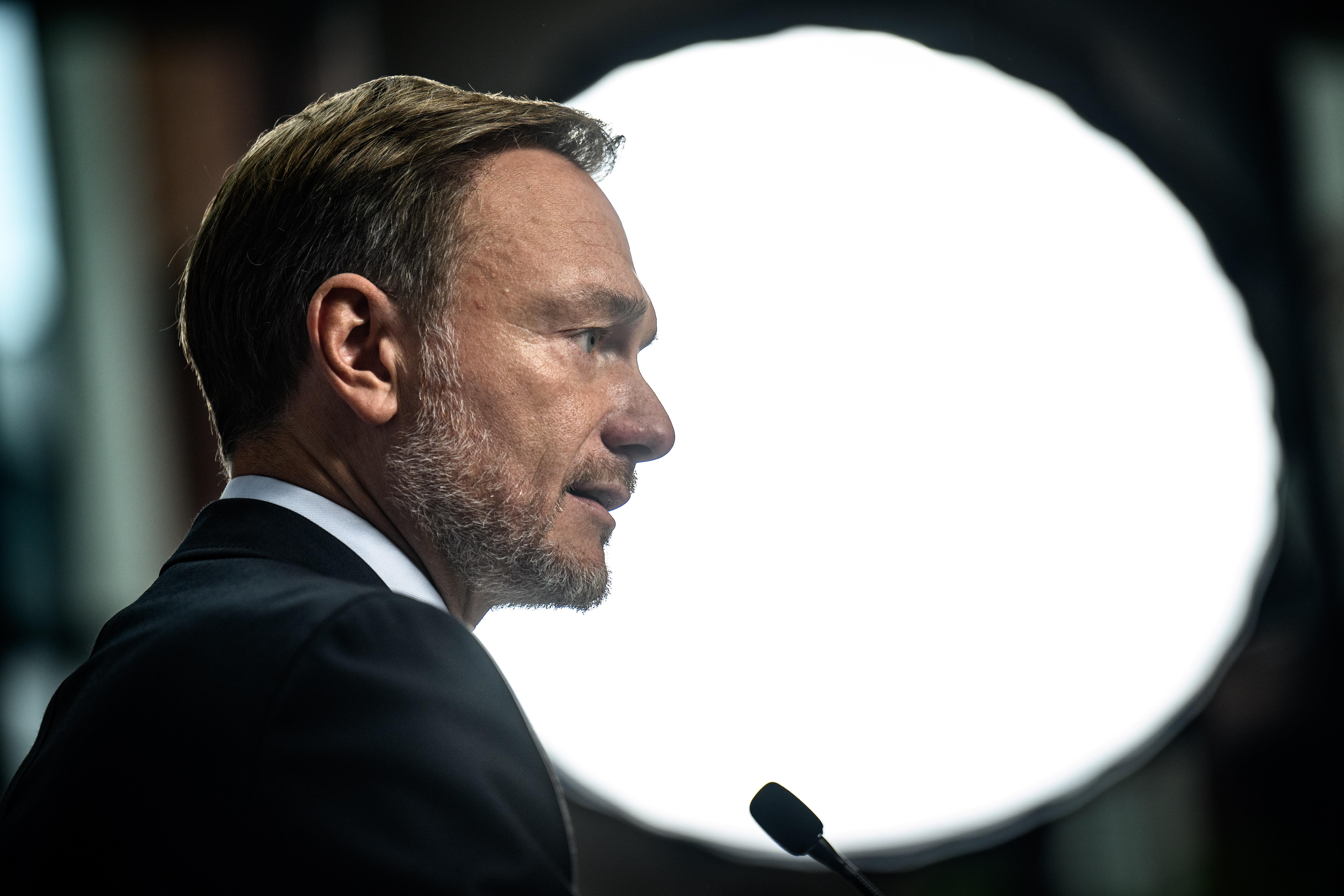 Christian Lindner, Bundesvorsitzender der FDP, äußert sich bei einer Pressekonferenz vor der FDP-Vorstandssitzung zum Ausgang der Landtagswahlen in Bayern und Hessen. Aufnahmedatum